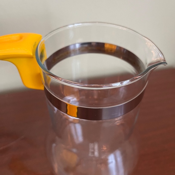 Vintage Pyrex Glass Pitcher Made in France - Picture 5 of 7